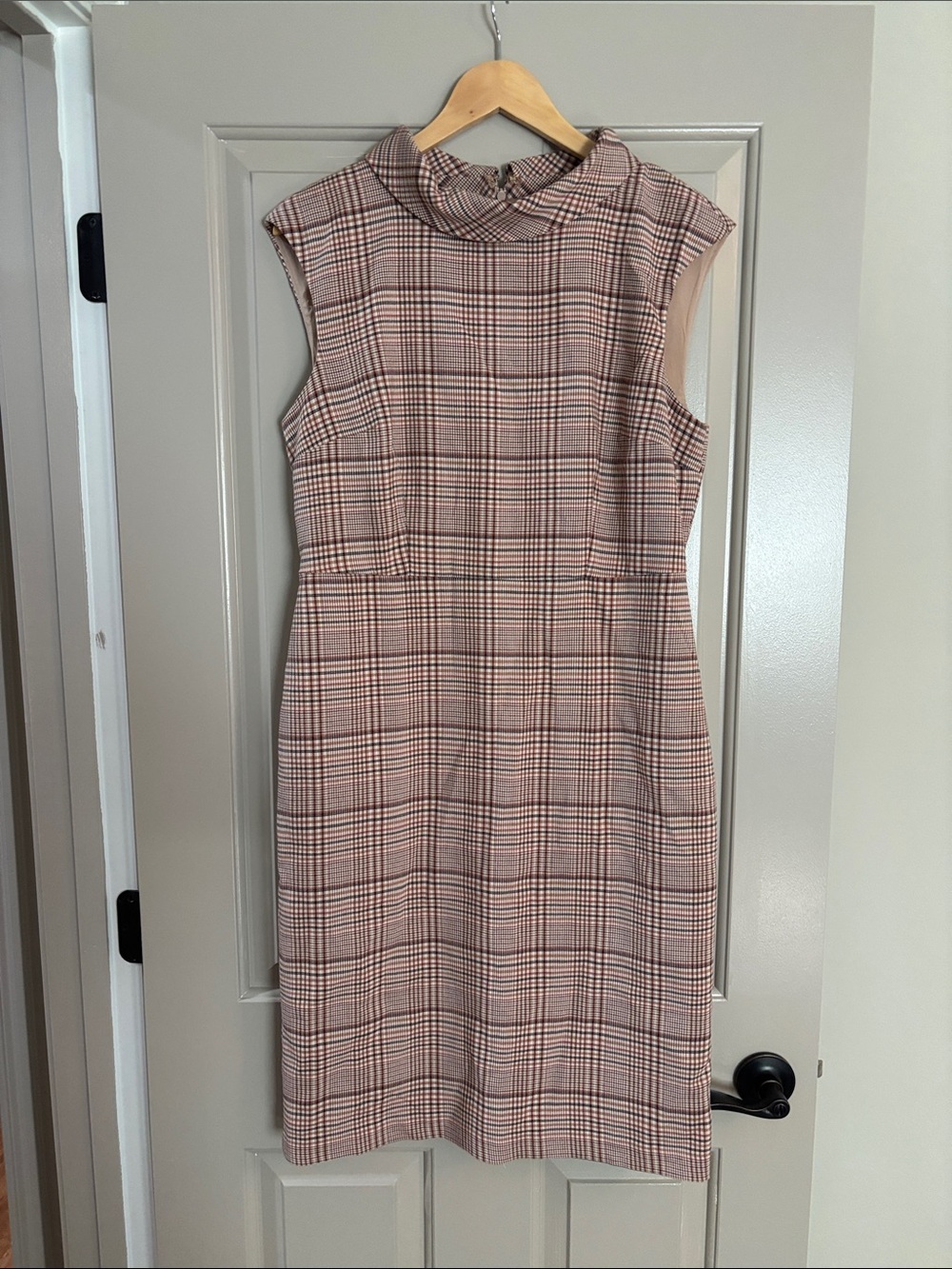 Ann Taylor Plaid Sleeveless Sheath Dress in Blush and Taupe